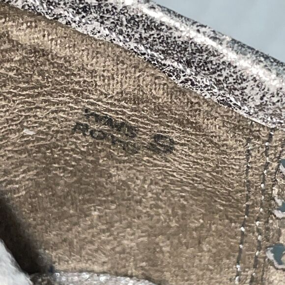 Report Flats Women’s Size 9 Silver Leather Peep Toe Ballet Flower Cutout Shoes - Picture 14 of 14